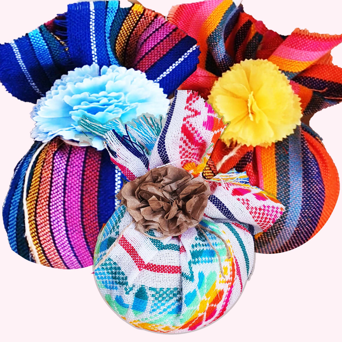 Mexican tree balls, bolas para arbol, Mexicanas, telas, cuadrados, pedazos, tela mexicana, para adornos, mini Mexican fabrics, for crafts, xmas balls