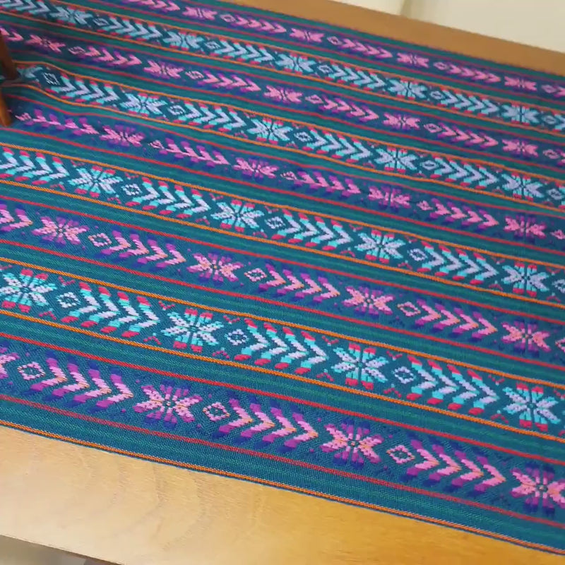 Mexican table runner, green table runner, camino de mesa verde, Mexicano, navidad, innate artisan shop, floral table runner, cambaya, hecho en telar, a mano, handmade, loom made, artisan, made in Mexico